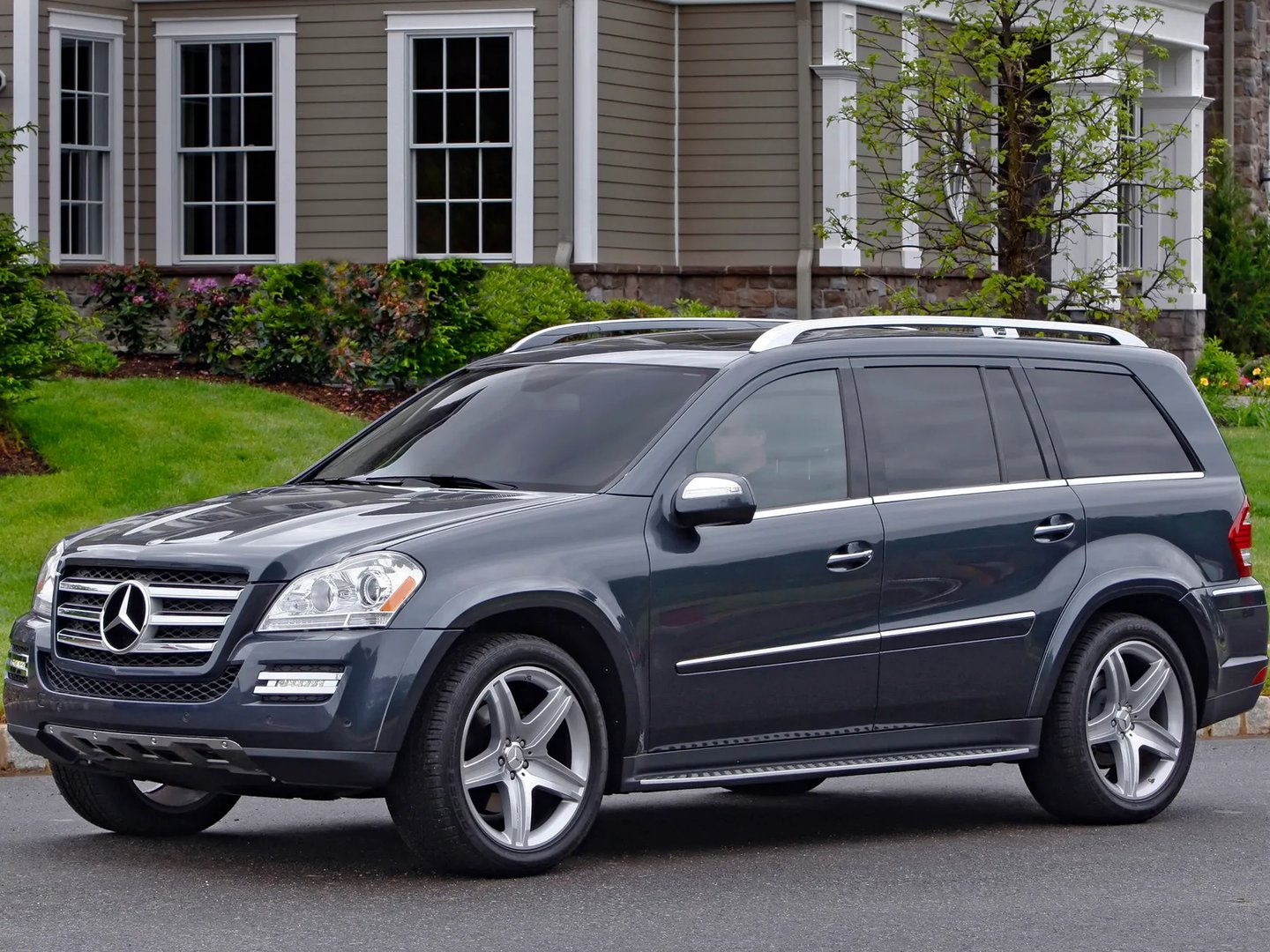 Mercedes_GL-Class_1_generation_restyling__SUV_5-doors__9.jpg