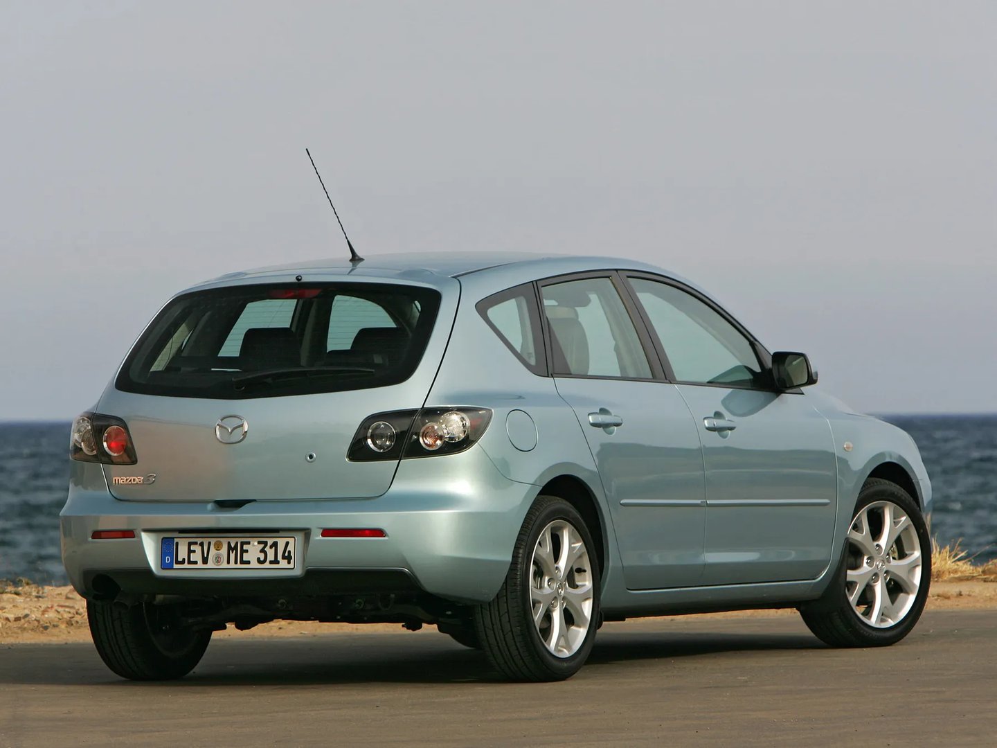 Mazda_3_1_generation_restyling__Hatchback_5-door__2.jpg