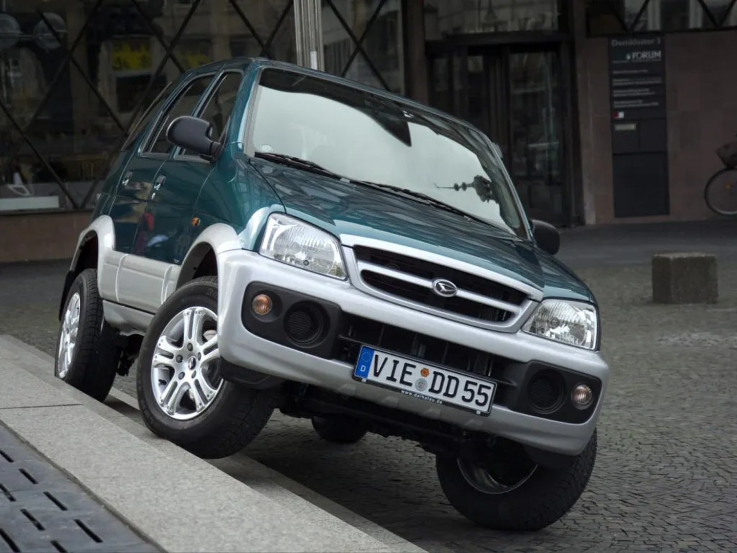 Daihatsu_Terios_1_generation__SUV_5-doors__5.jpg