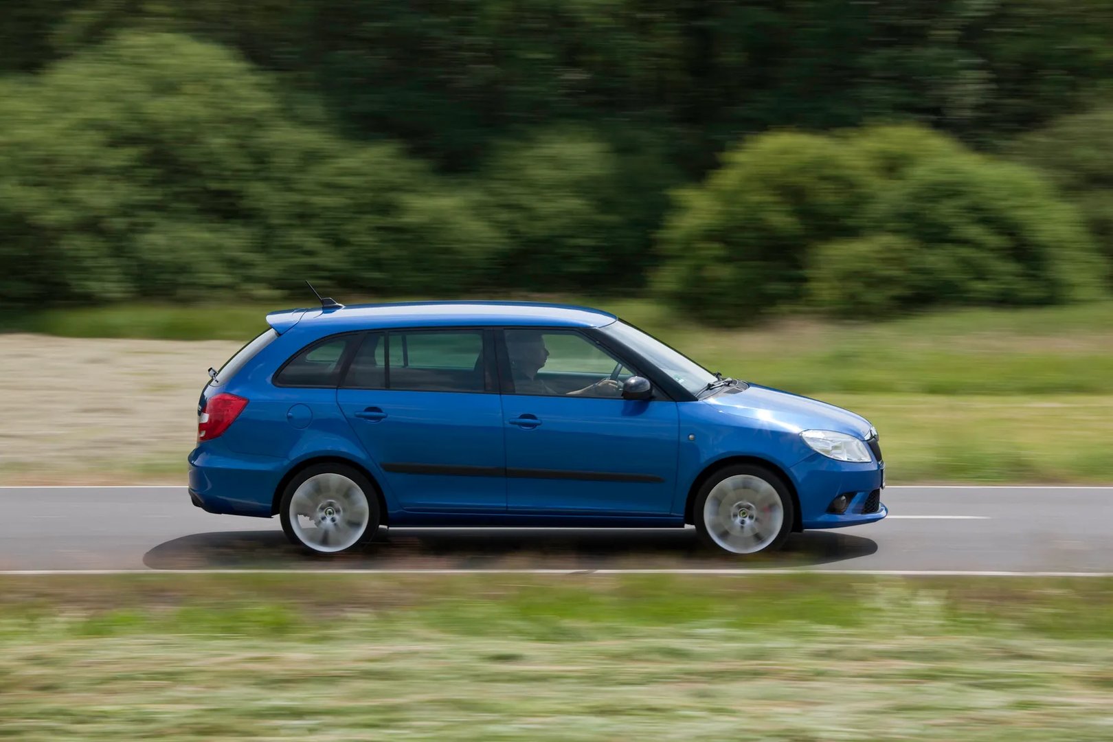 Skoda_Fabia_RS_2_generation__Estate_5-door__3.jpg