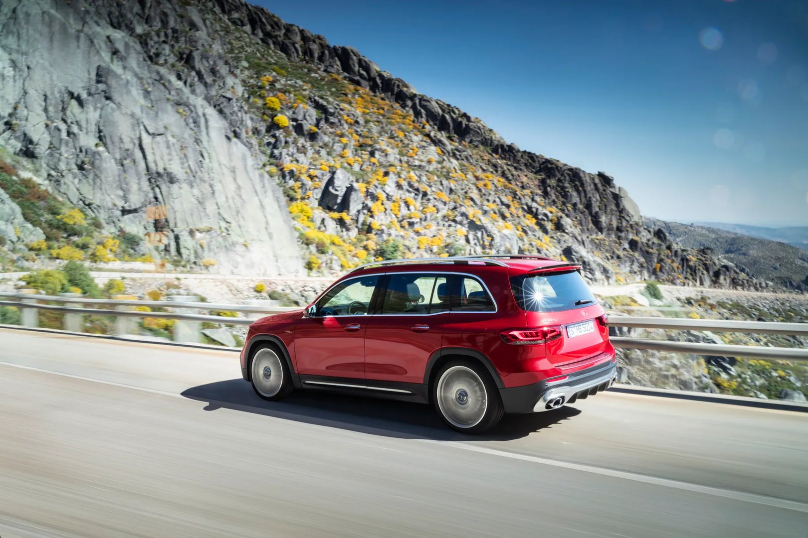 Mercedes_GLB_AMG_1_generation__SUV_5-doors__8.jpg