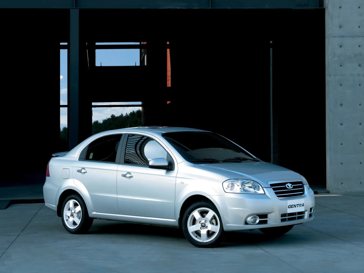 Daewoo_Gentra_1_generation__Sedan__12.jpg