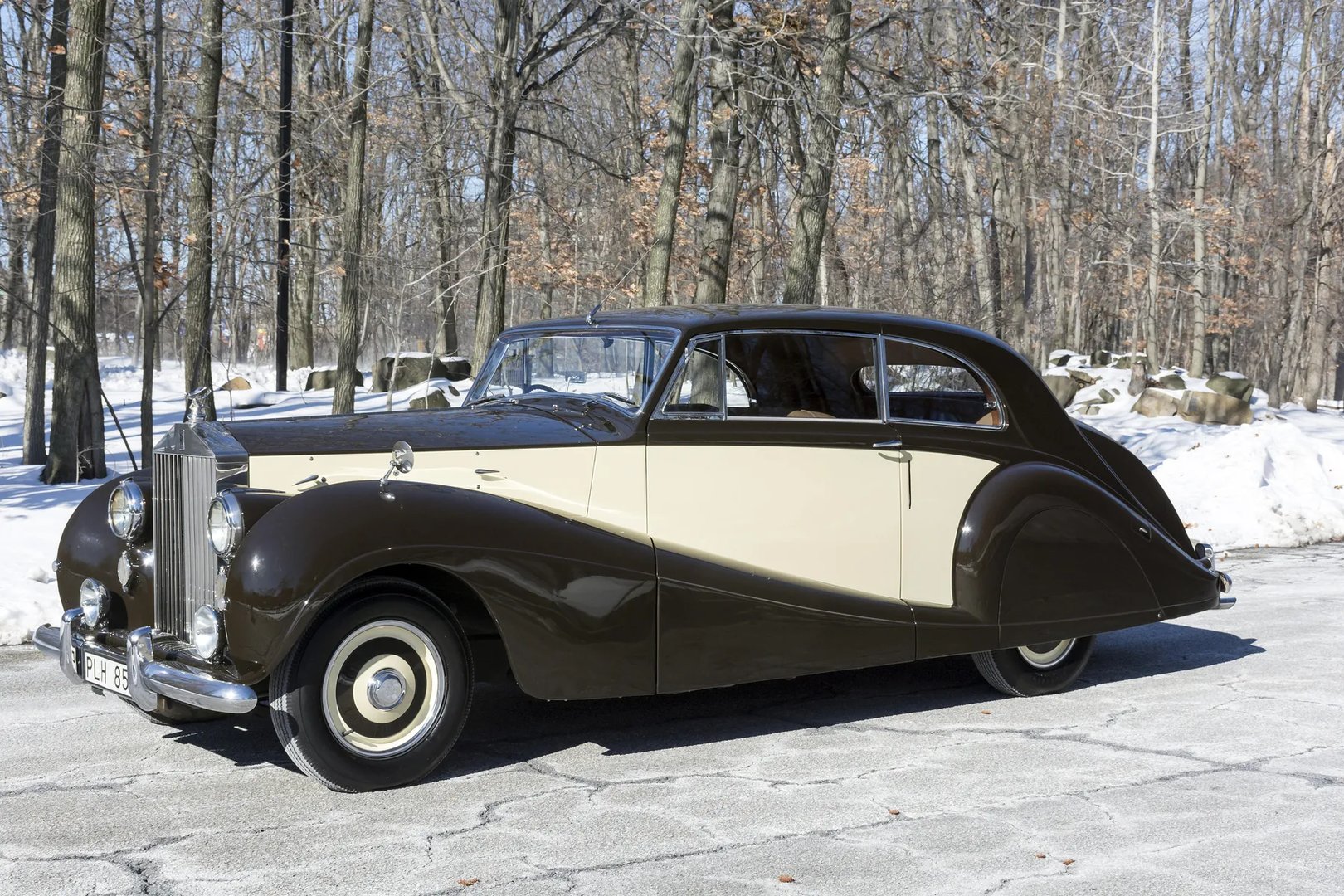 Rolls-Royce_Silver_Wraith_1_generation__Sedan_2-doors__1.jpg
