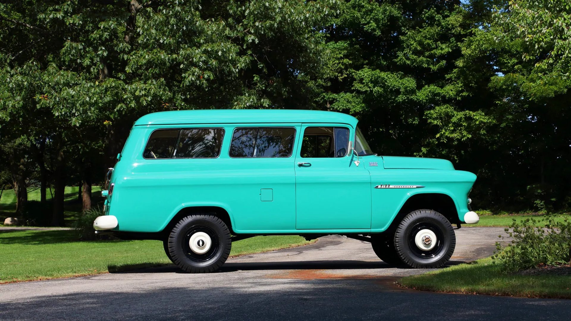Chevrolet_Suburban_4_generation__Estate__2.jpg