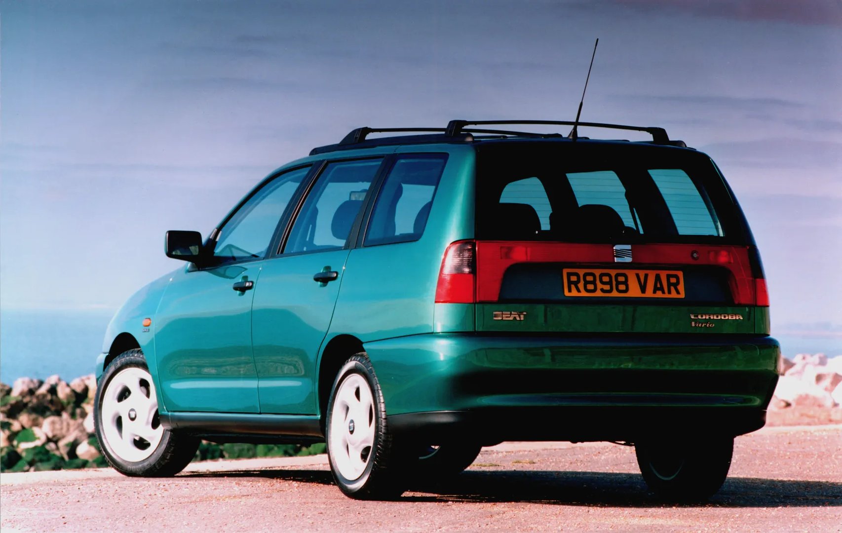 SEAT_Cordoba_1_generation__Estate_5-door__1.jpg