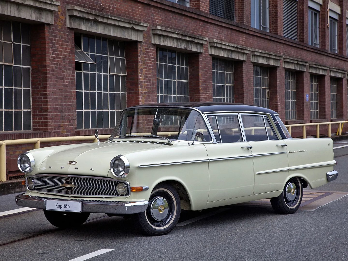 Opel_Kapitan_4_generation__Sedan__5.jpg