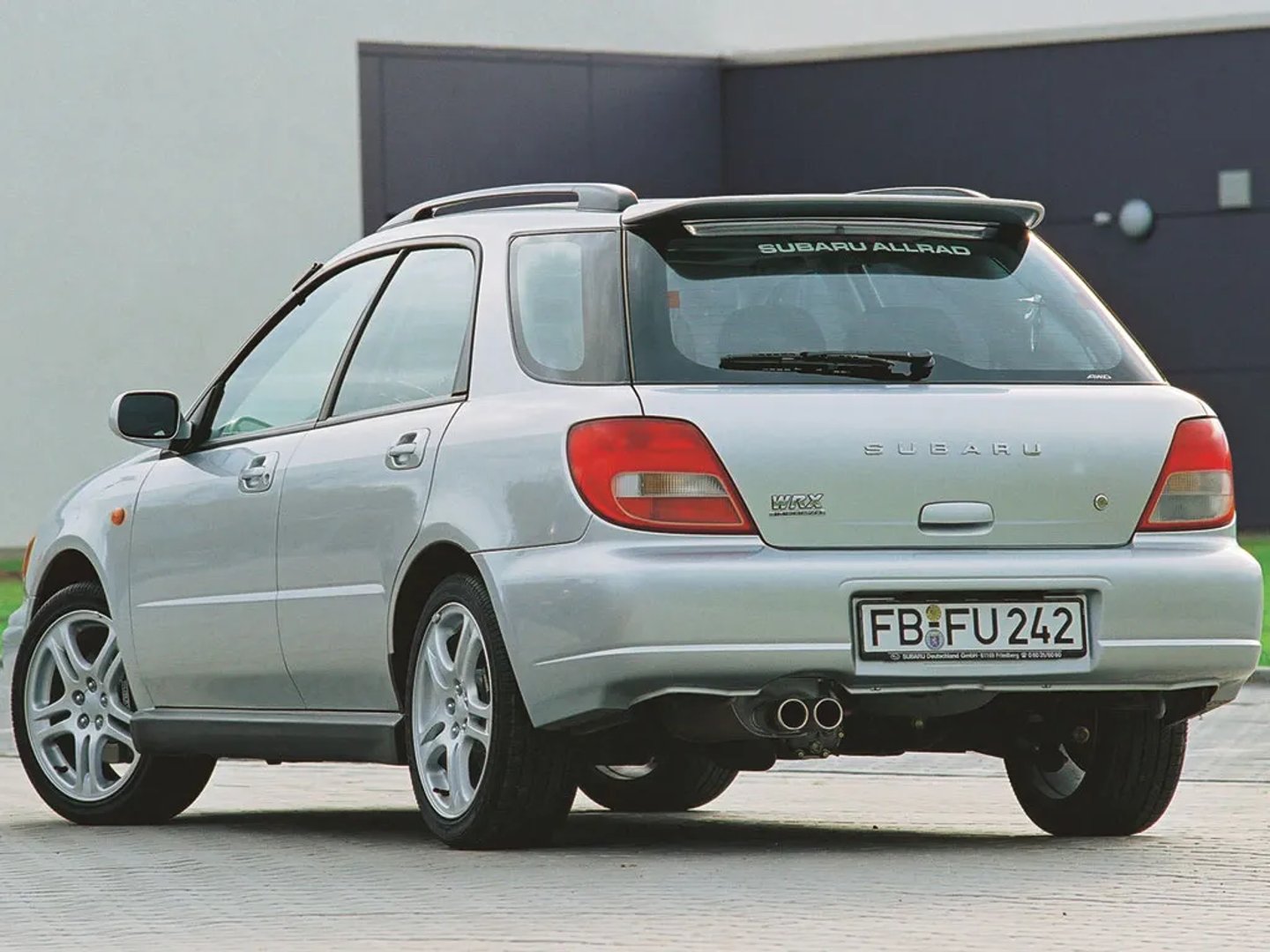 Subaru_Impreza_WRX_2_generation__Estate_5-door__4.jpg