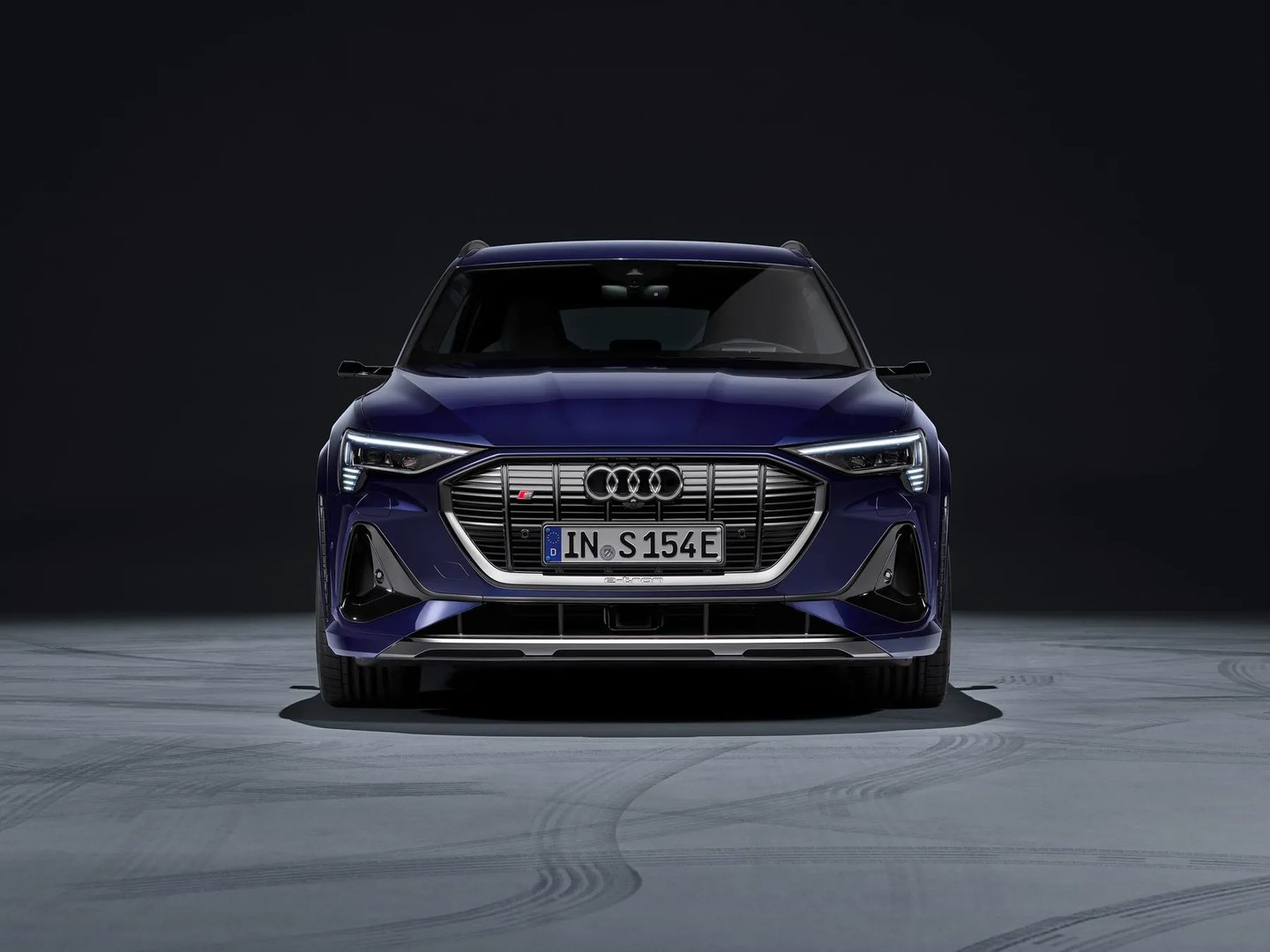 Audi_SQ8_e-tron_1_generation__SUV_5-doors__5.jpg