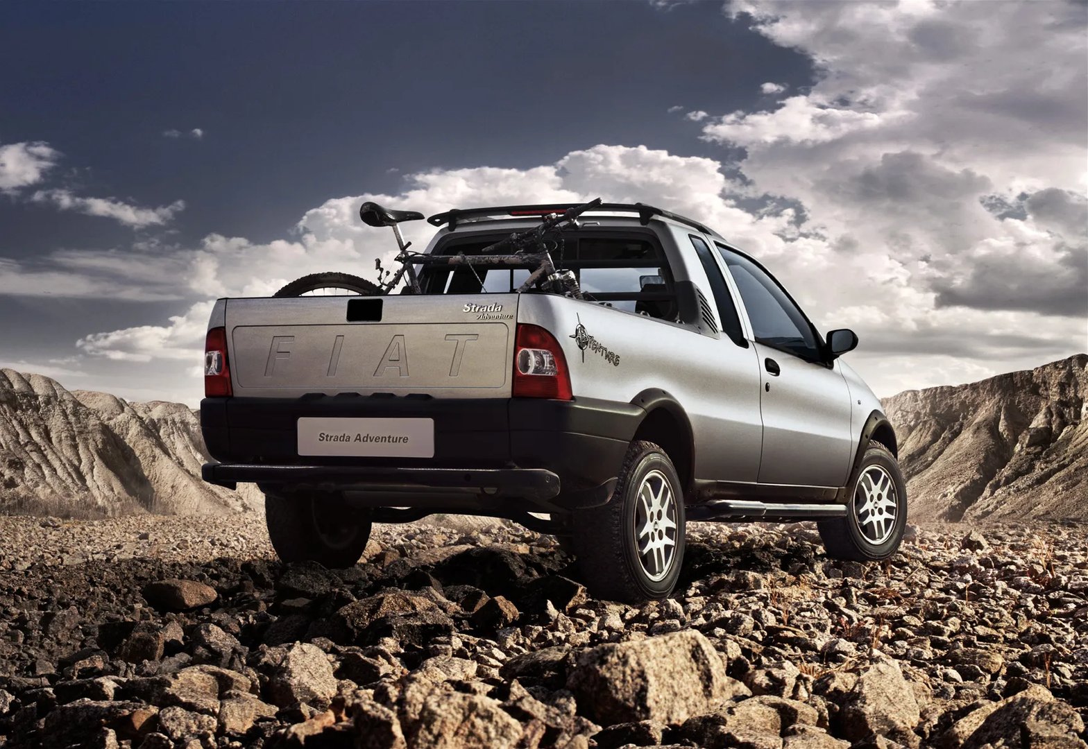 Fiat_Strada_1_generation_restyling_1__Pickup_single-cab__3.jpg