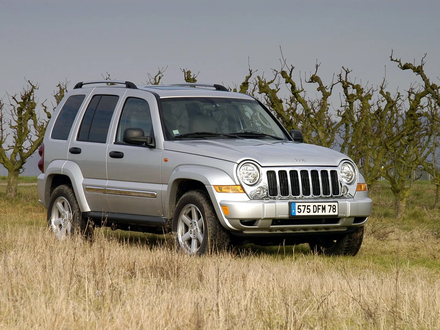 Jeep_Cherokee_3_generation_restyling__SUV_5-doors__1.jpg