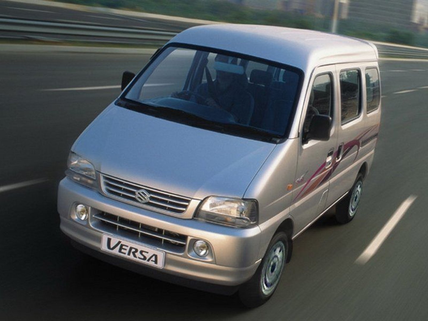 maruti_Versa_1_generation__Compact_Van__4.jpg