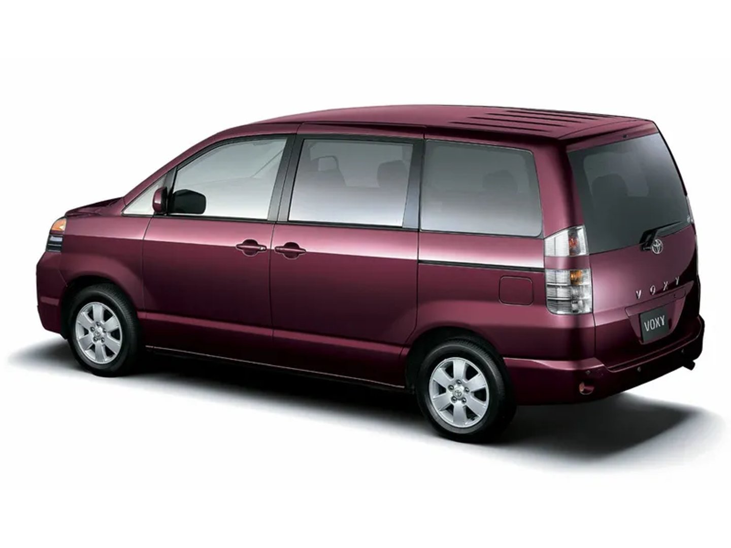 Toyota_Voxy_1_generation__Compact_Van__2.jpg