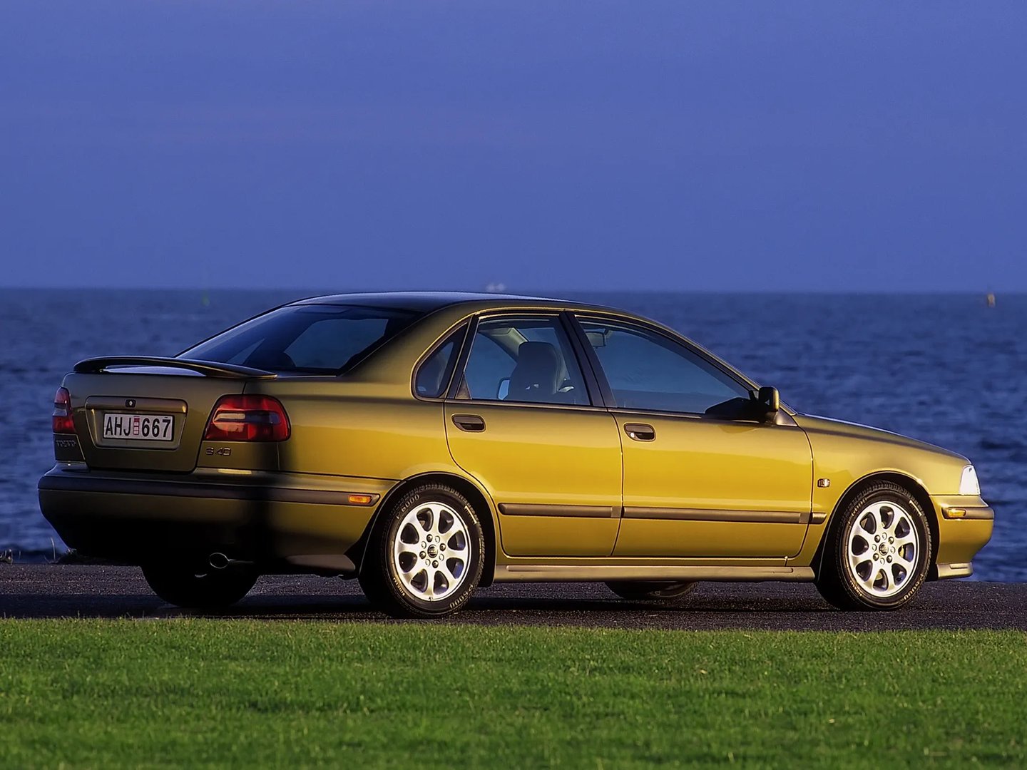 Volvo_S40_1_generation__Sedan__2.jpg