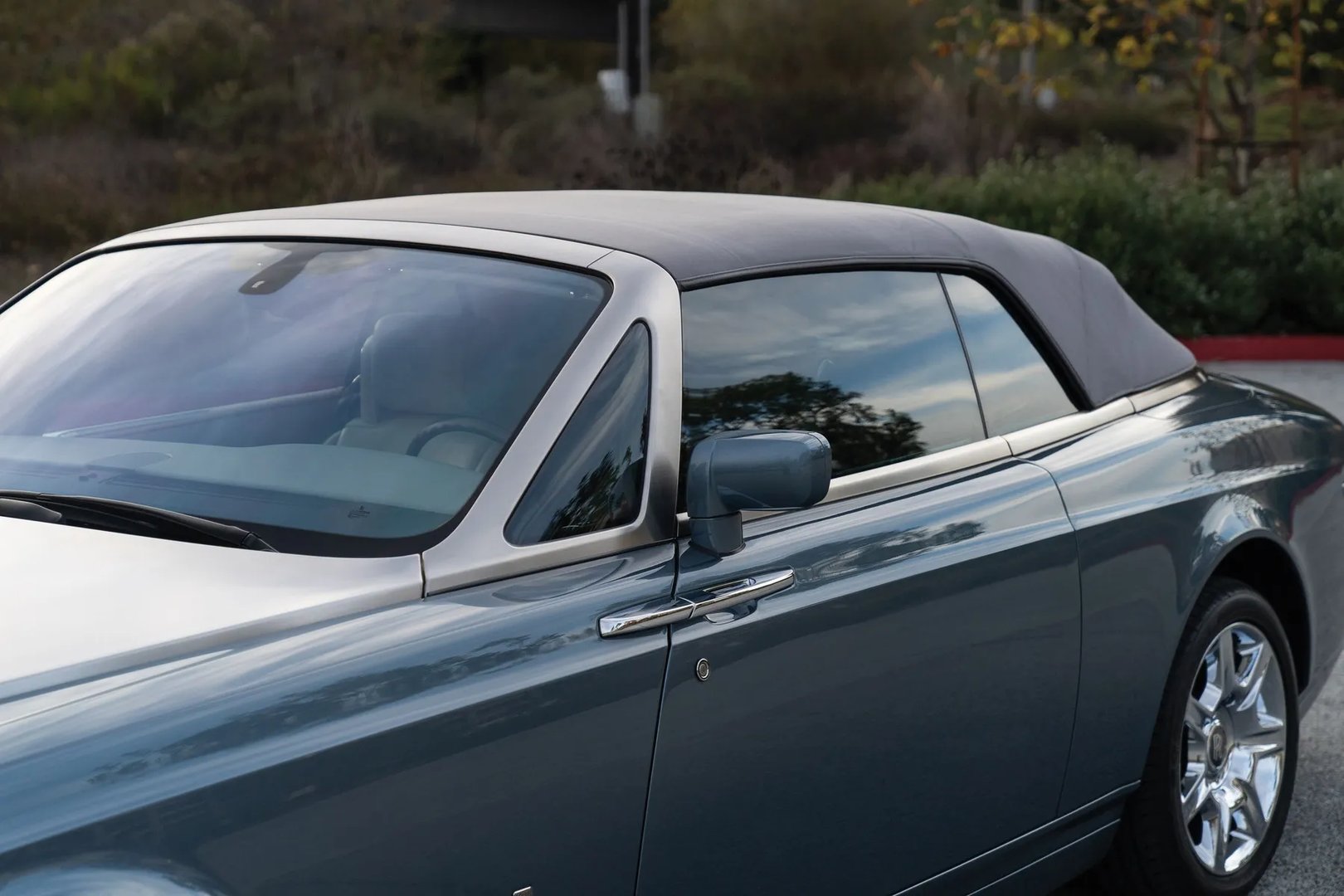 Rolls-Royce_Phantom_7_generation__Cabrio__10.jpg