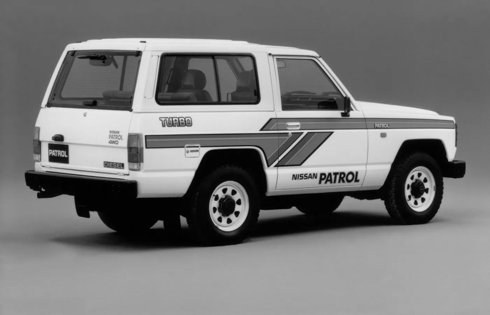 Nissan_Patrol_3_generation__SUV_3-doors__2.jpg
