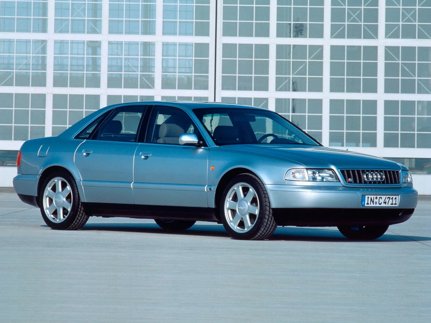 Audi_S8_1_generation__Sedan__4.jpg