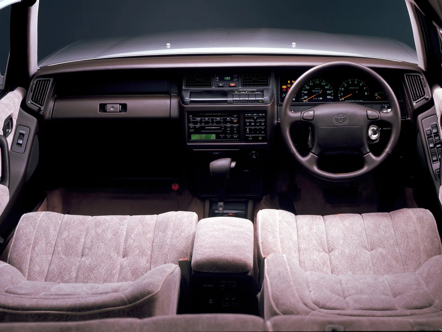 Toyota_Crown_8_generation__Estate_5-door__8.jpg