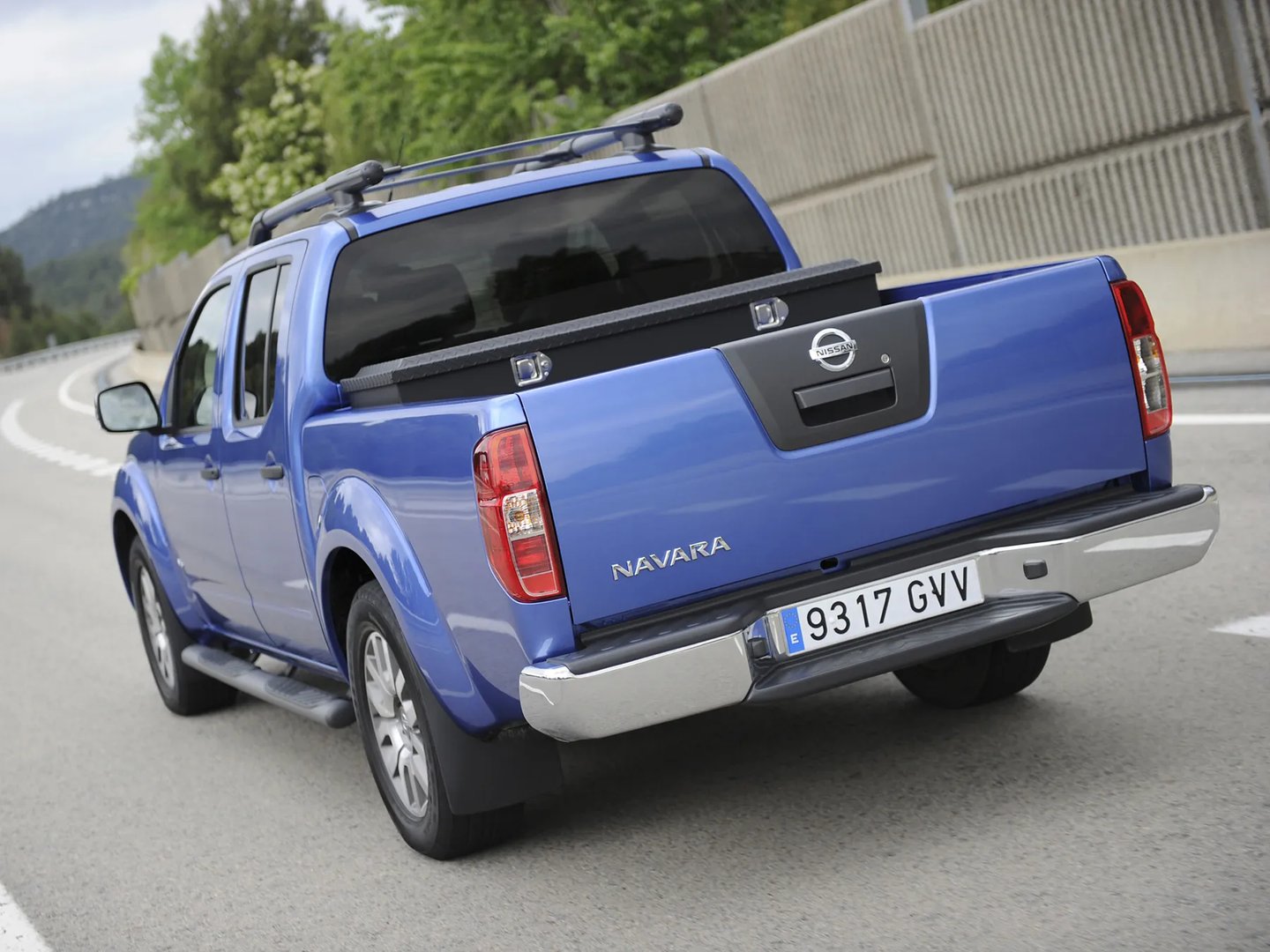 Nissan_Navara_3_generation_restyling__Pickup_double-cab__6.jpg