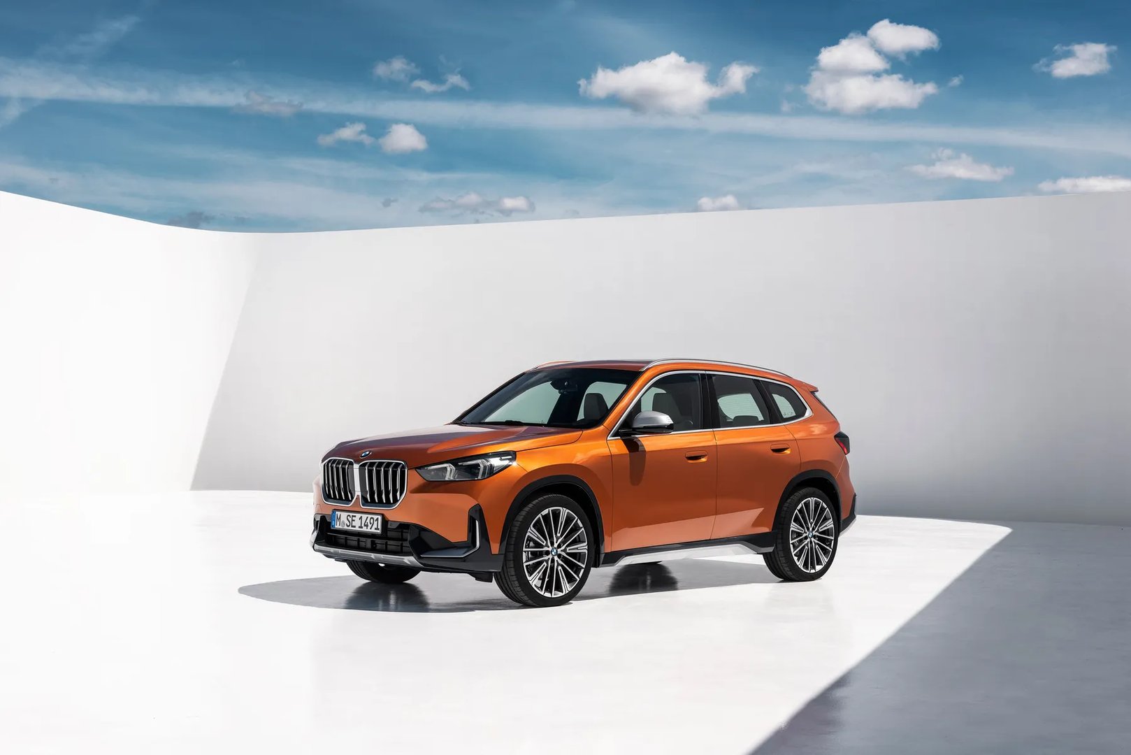 BMW_X1_3_generation__SUV_5-doors__4.jpg