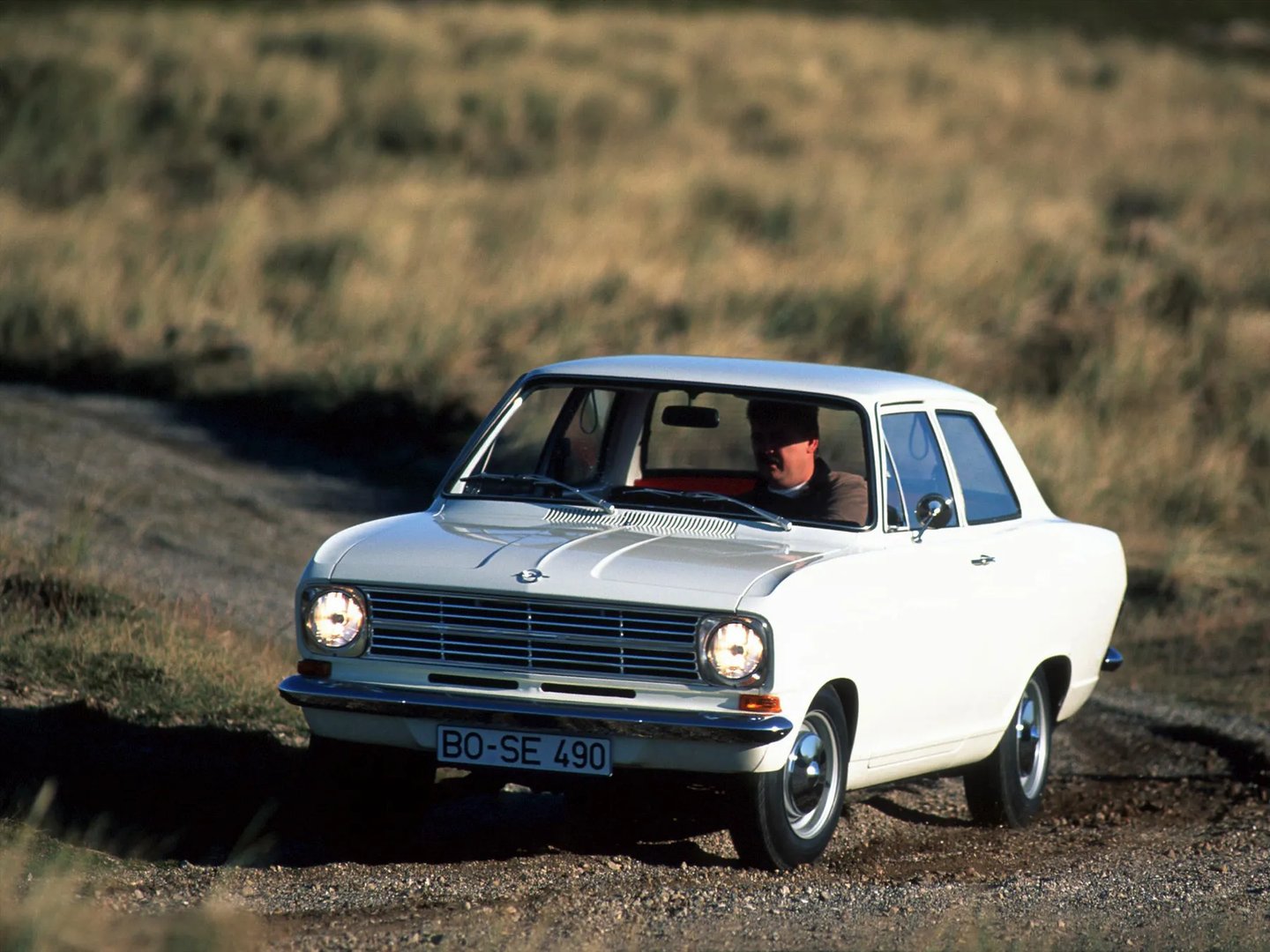 Opel_Kadett_2_generation__Sedan_2-doors__4.jpg