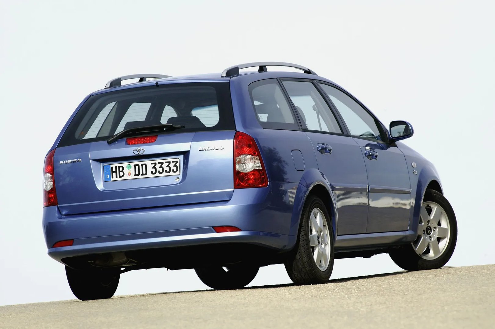 Daewoo_Nubira_3_generation__Estate_5-door__1.jpg