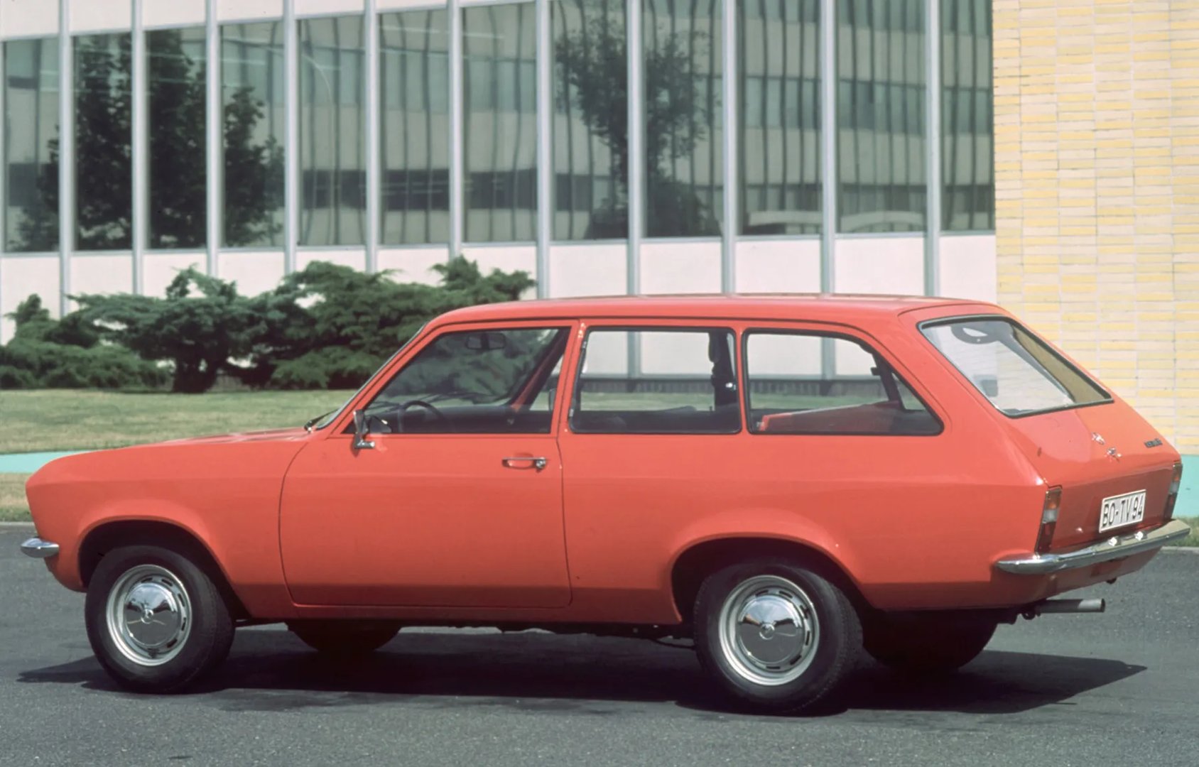 Opel_Ascona_1_generation__Estate_3-door__1.jpg