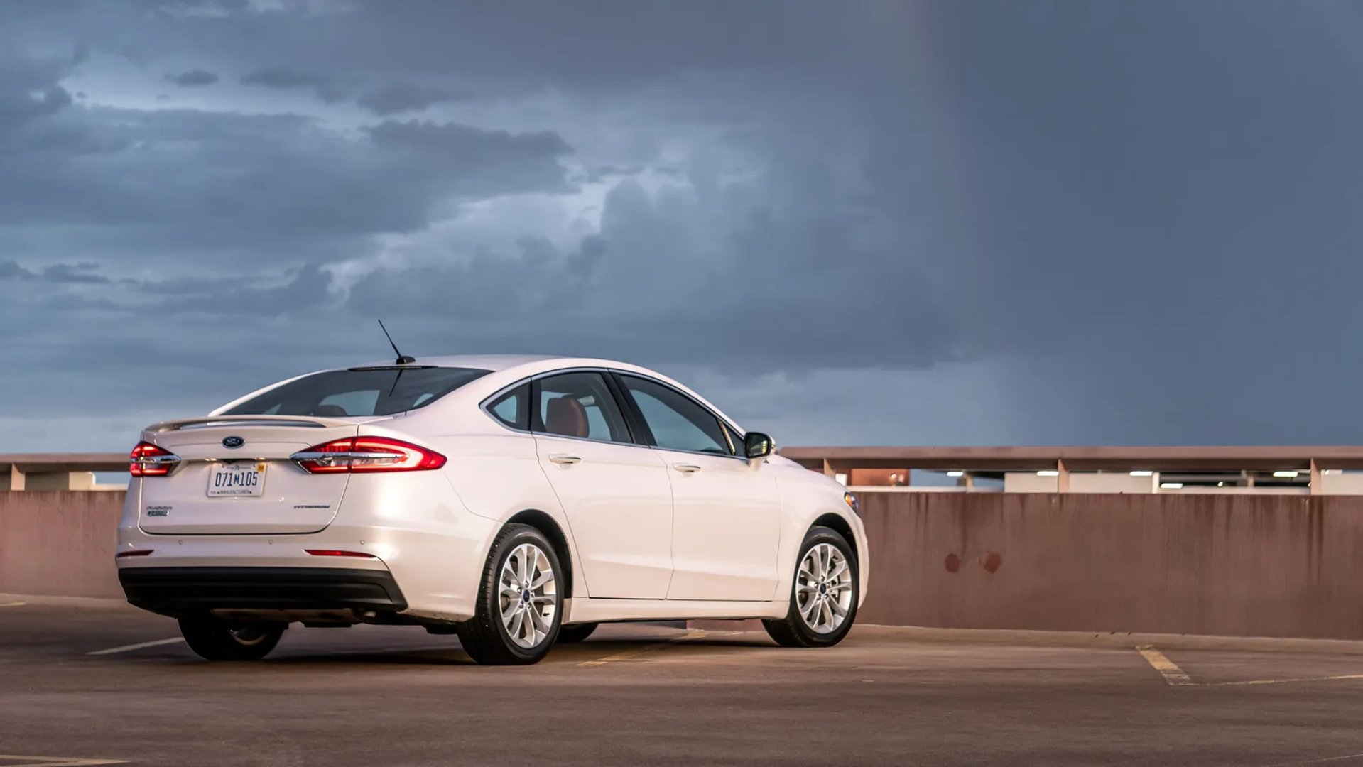Ford_Fusion_(USA)_2_generation_restyling_2__Sedan__2.jpg