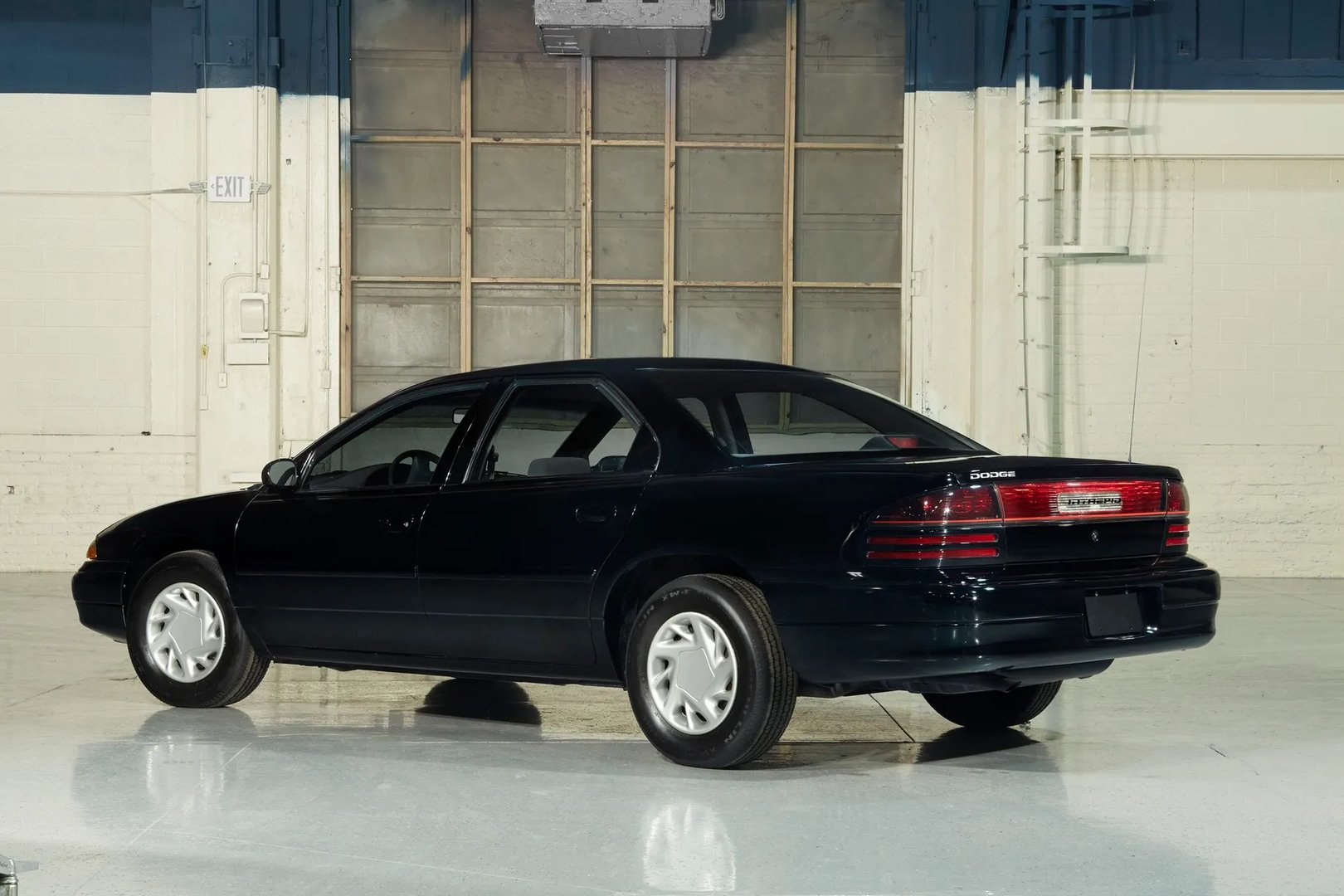 Dodge_Intrepid_1_generation__Sedan__1.jpg