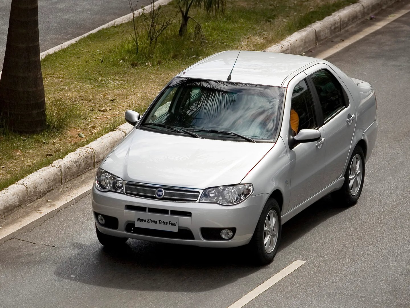 Fiat_Siena_1_generation_restyling_2__Sedan__6.jpg