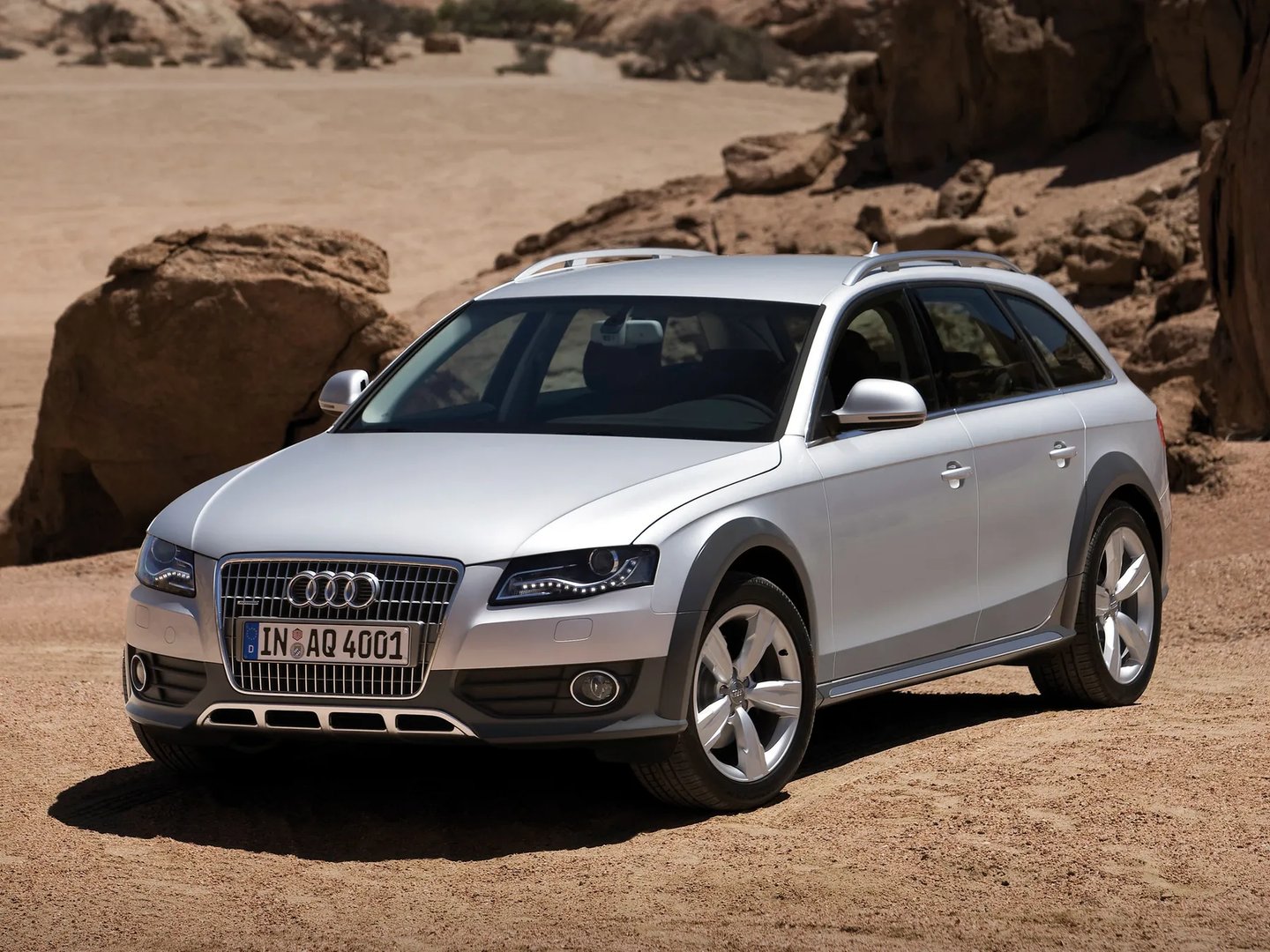 Audi_A4_allroad_1_generation__Estate_5-door__13.jpg