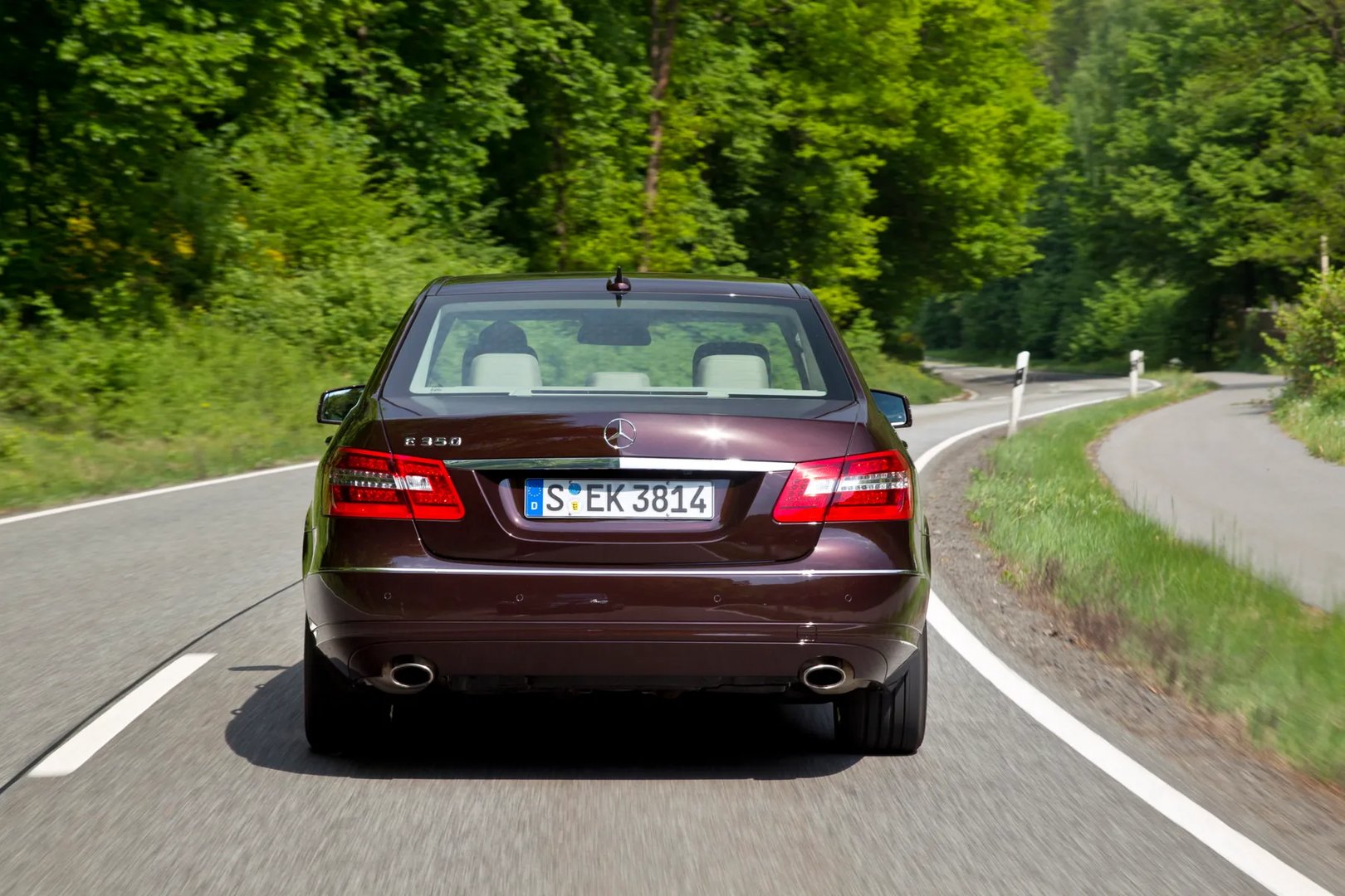 Mercedes_E-Class_4_generation__Sedan__9.jpg