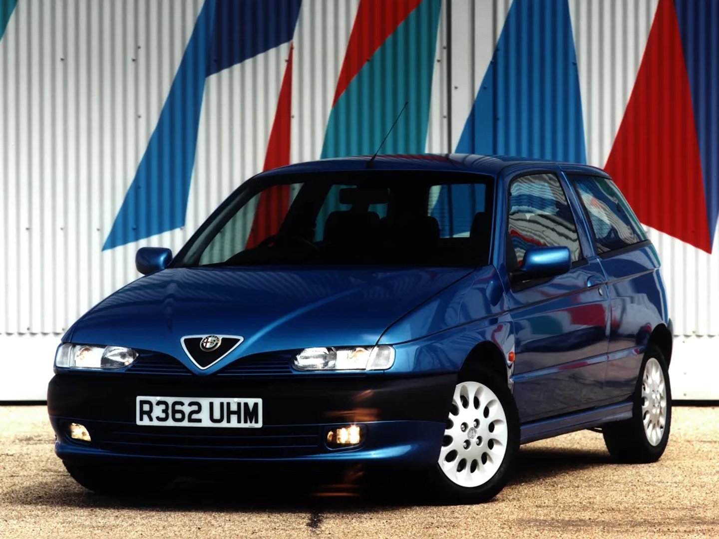 Alfa Romeo_145_1_generation__Hatchback_3-door__11.jpg