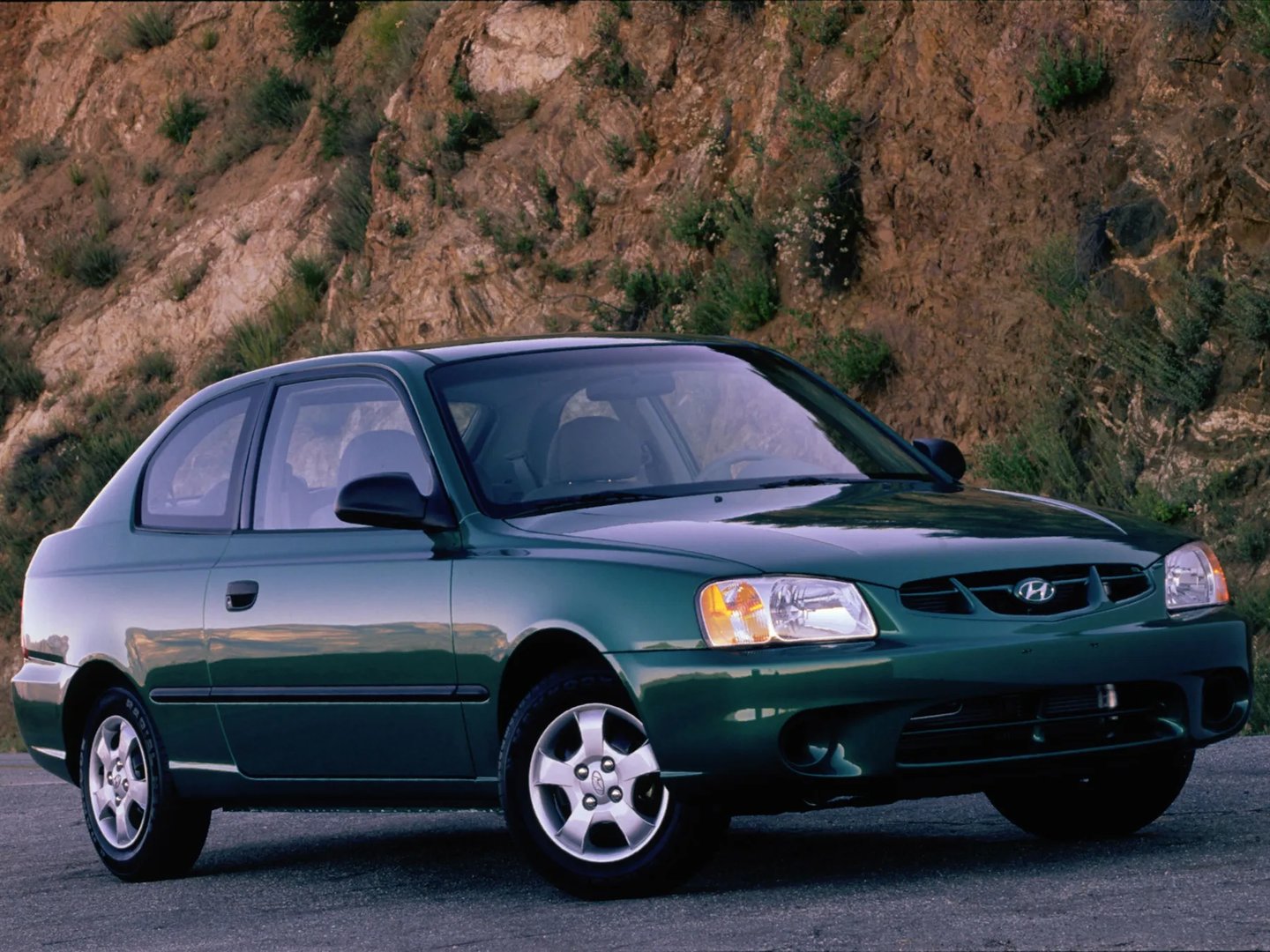 Hyundai_Accent_2_generation__Hatchback_3-door__1.jpg