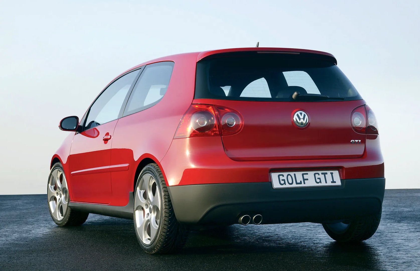 Volkswagen_Golf_GTI_5_generation__Hatchback_3-door__6.jpg