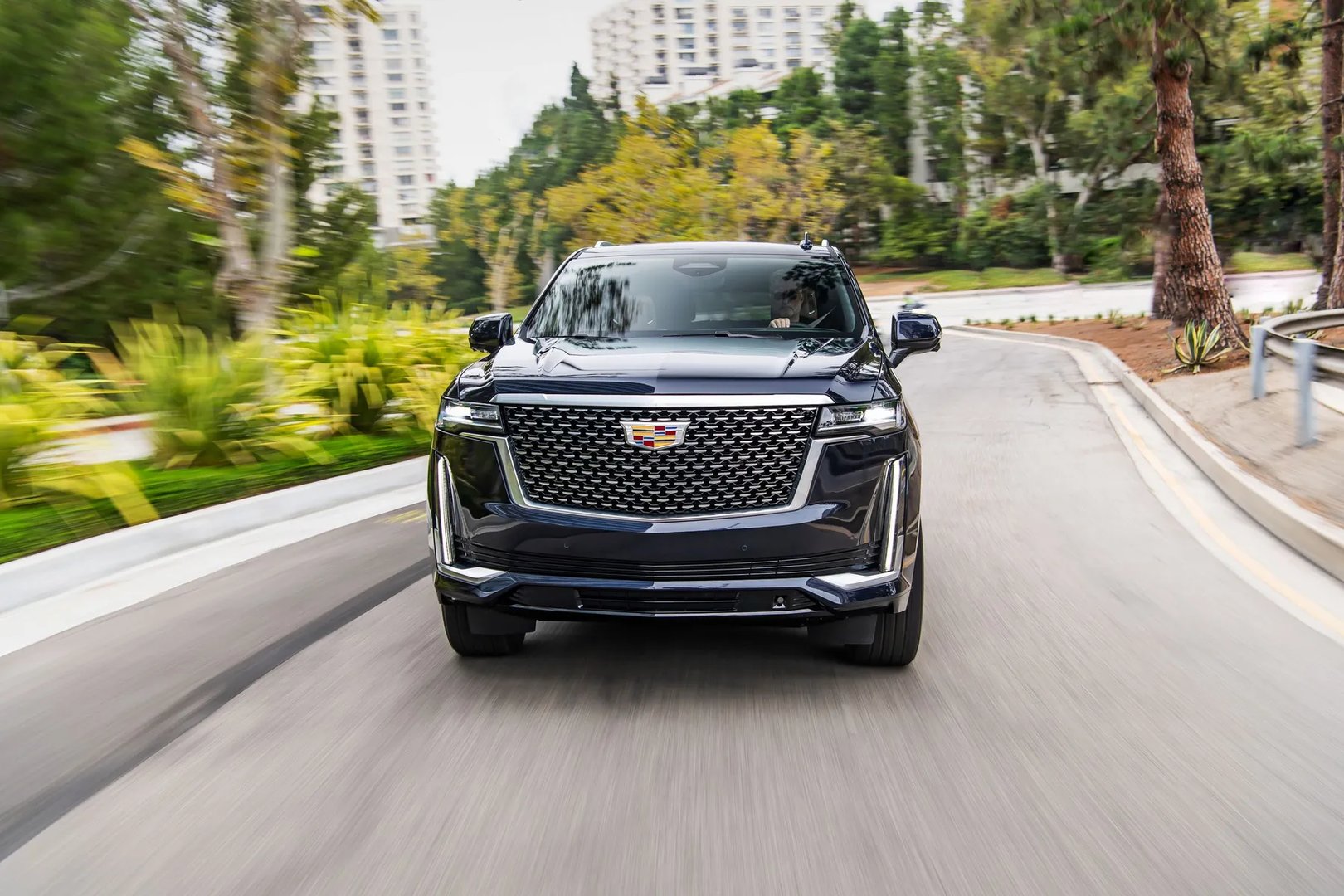 Cadillac_Escalade_5_generation__SUV_5-doors__3.jpg