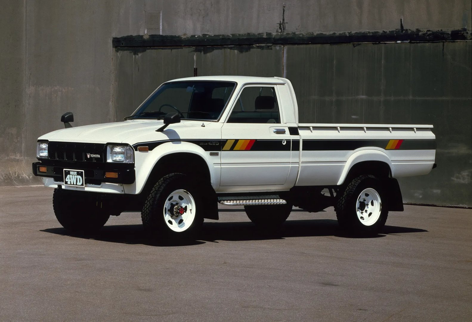 Toyota_Hilux_3_generation__Pickup_single-cab__2.jpg