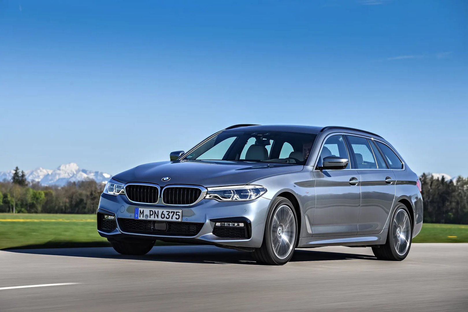 BMW_5_series_7_generation__Estate_5-door__9.jpg