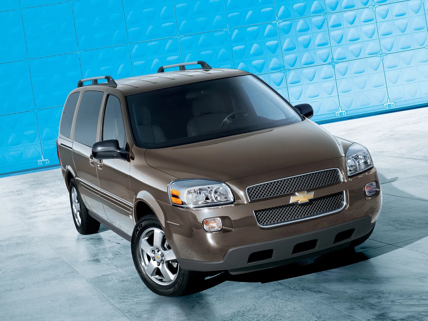 Chevrolet_Uplander_1_generation__Minivan__8.jpg