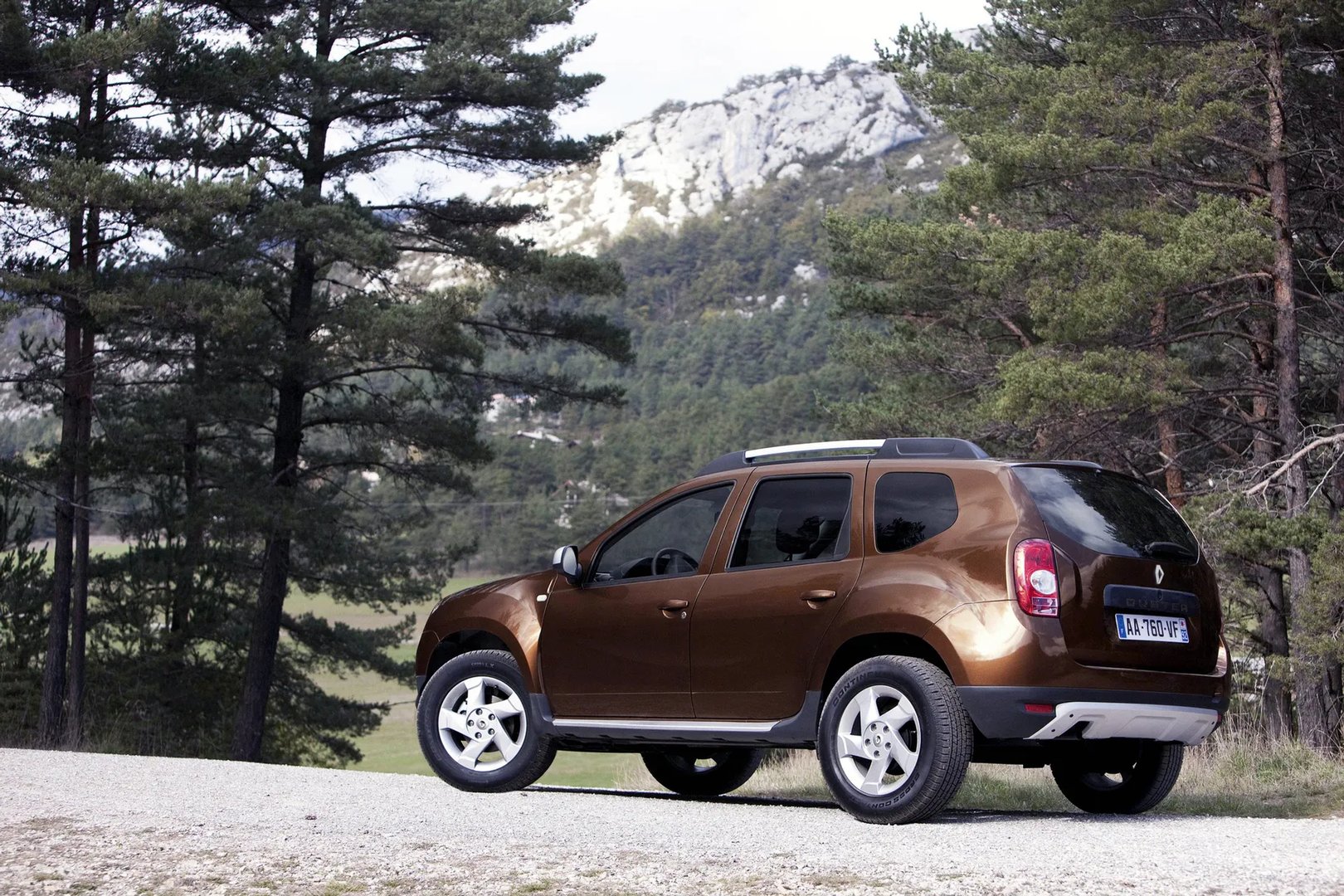 Renault_Duster_1_generation__SUV_5-doors__4.jpg
