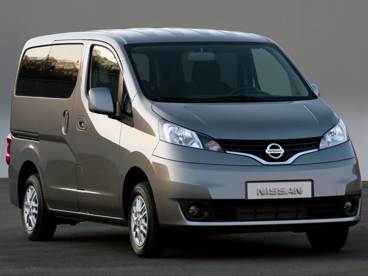 Nissan_NV200_1_generation__Minivan__4.jpg