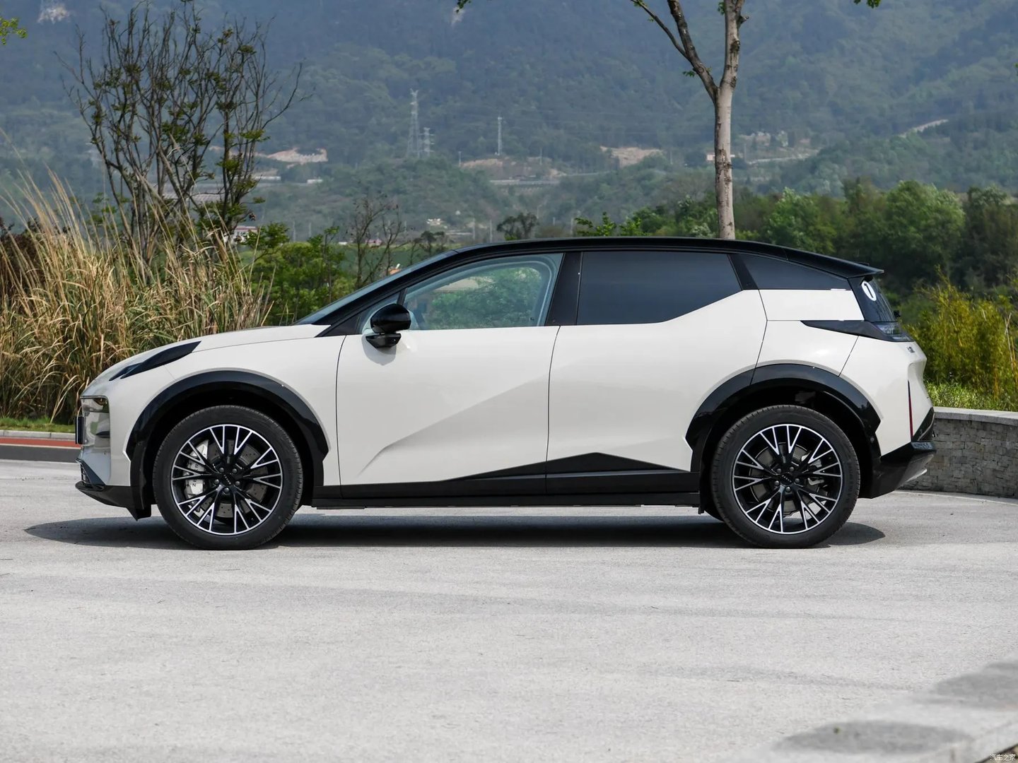 zeekr_X_1_generation__SUV_5-doors__4.jpg