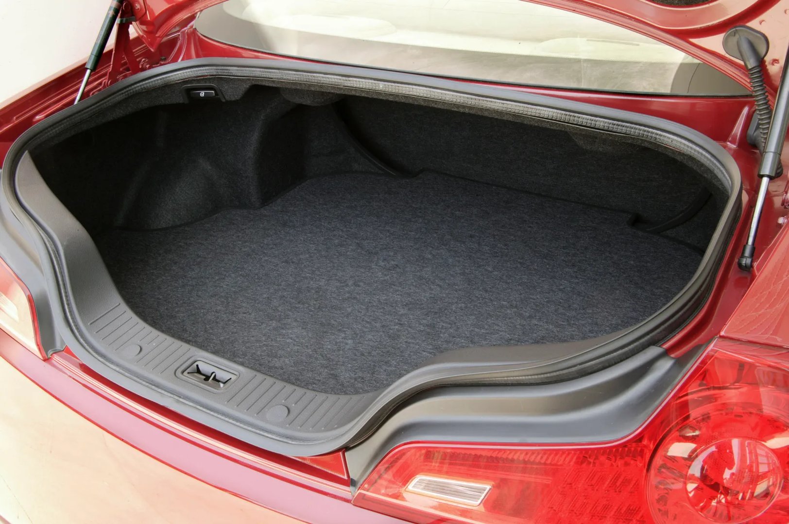 Infiniti_G_3_generation__Coupe__12.jpg