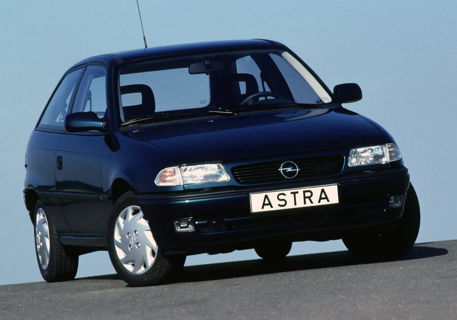 Opel_Astra_1_generation_restyling_1__Hatchback_3-door__12.jpg
