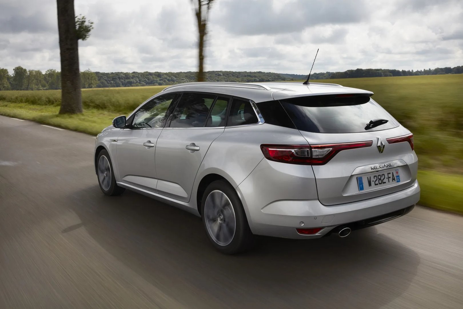 Renault_Megane_4_generation__Estate_5-door__9.jpg