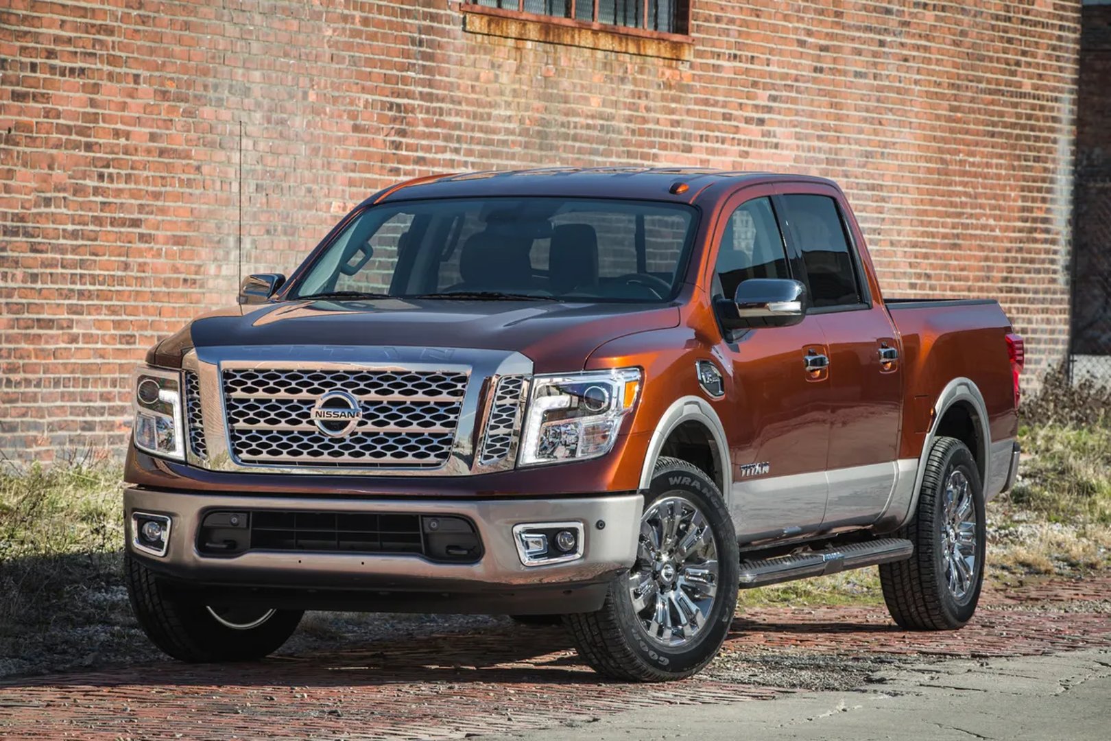 Nissan Titan 2 generation  Pickup double-cab