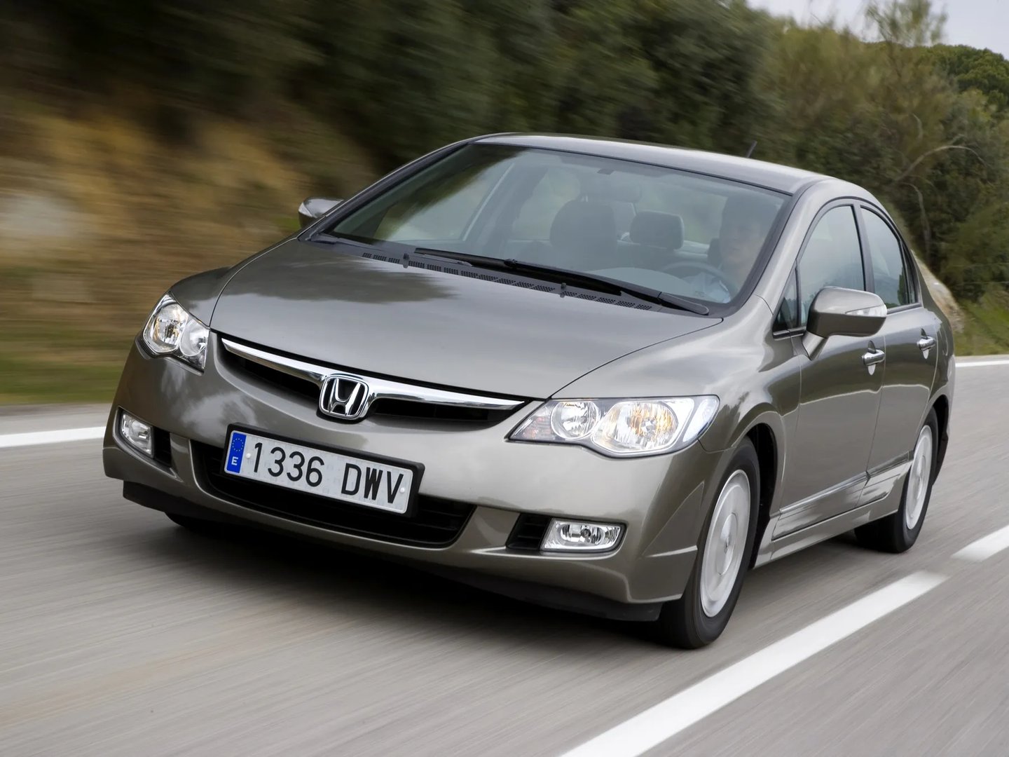 Honda_Civic_8_generation__Sedan__2.jpg