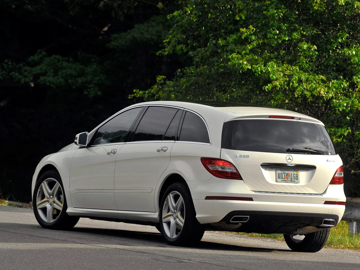 Mercedes_R-Class_1_generation_restyling_2__Minivan__3.jpg