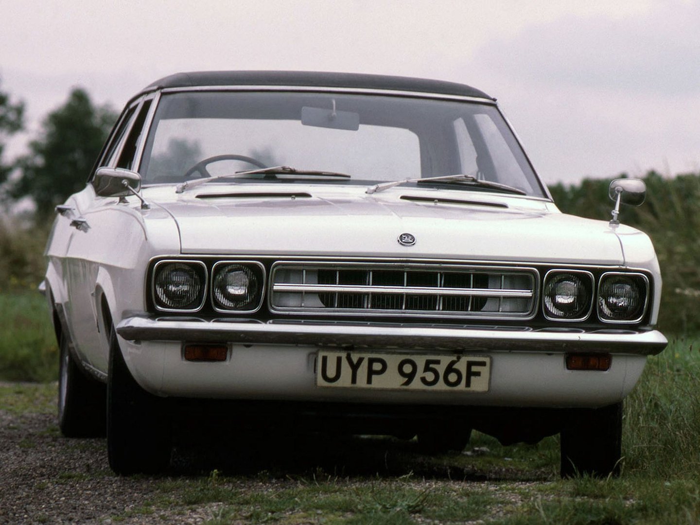 vauxhall_Ventora_1_generation__Sedan__3.jpg