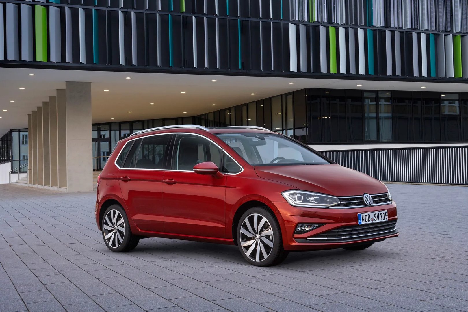 Volkswagen_Golf_Sportsvan_1_generation_restyling__Compact_Van__7.jpg