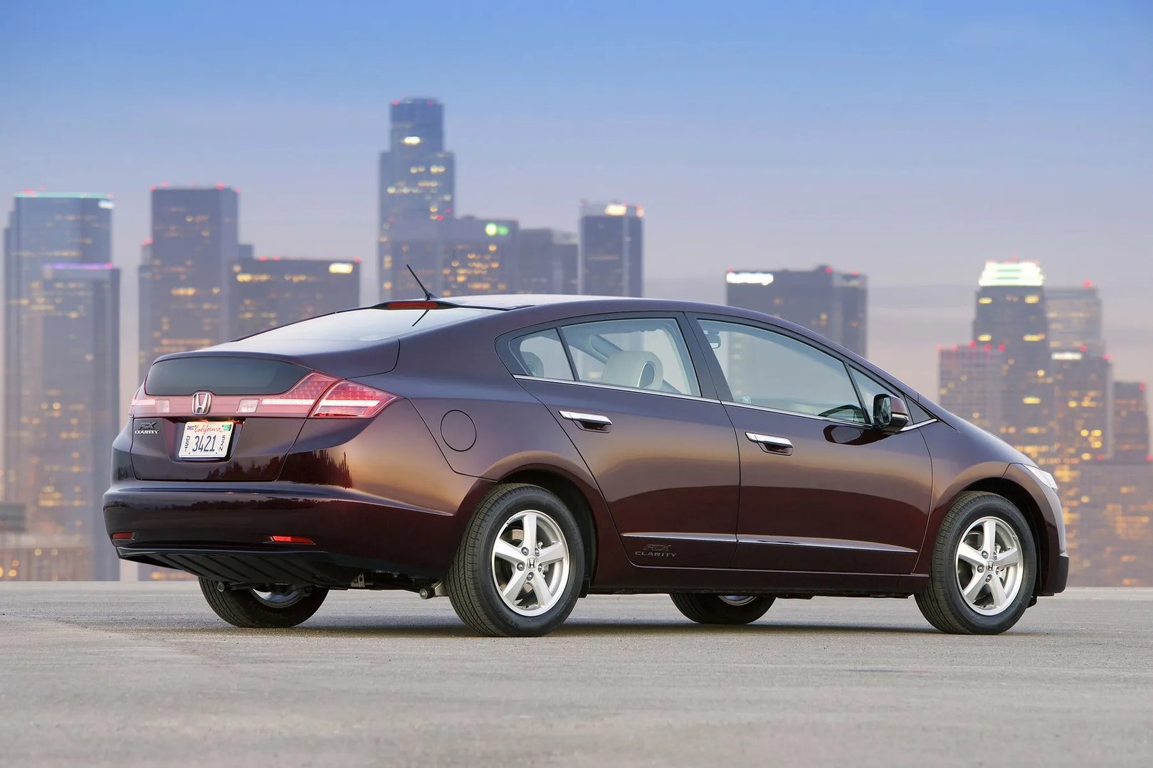 Honda_FCX_Clarity_1_generation__Sedan__2.jpg